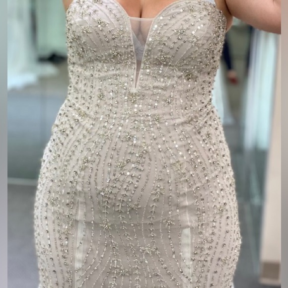 Strapless Mermaid style wedding dress - Picture 2 of 4